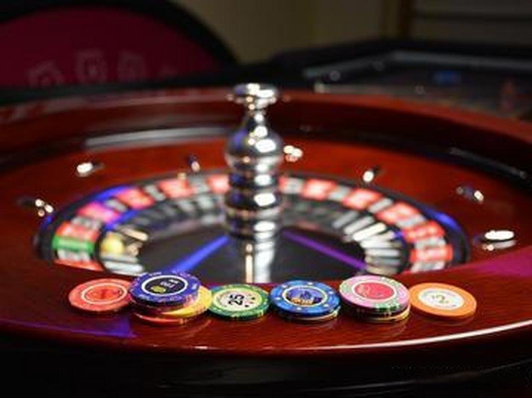 Meja Caribbean Stud Poker live dengan dealer profesional di dewa 1000